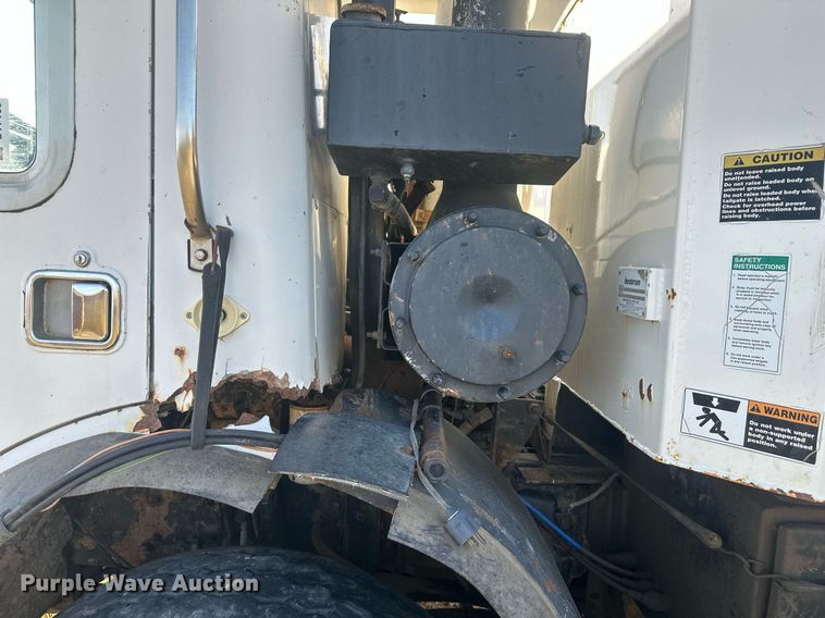 image for item DT7163 1988 Mack MR688S dump truck