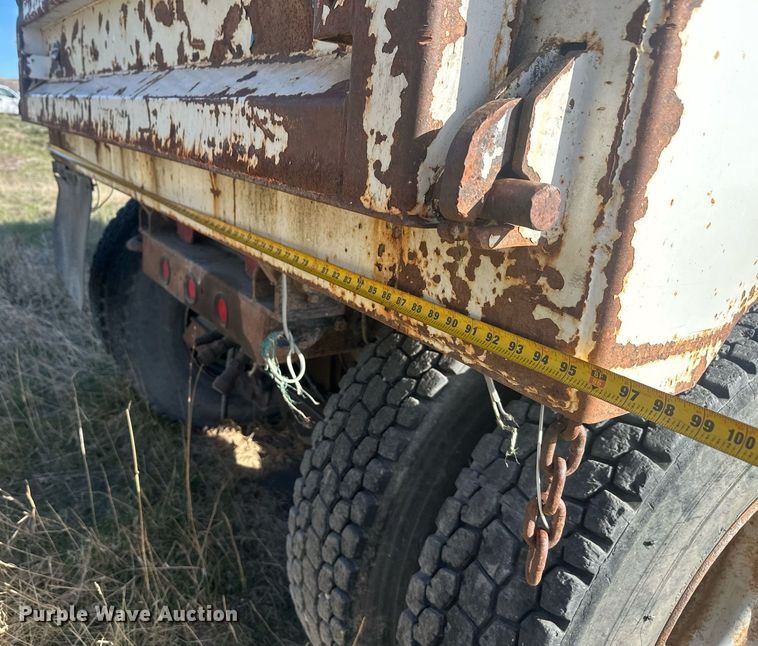 image for item DT7163 1988 Mack MR688S dump truck