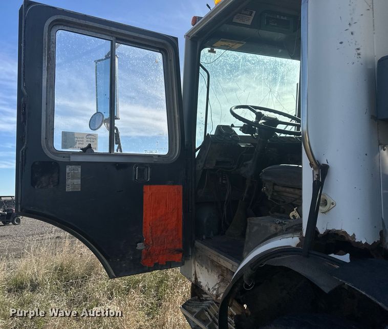 image for item DT7163 1988 Mack MR688S dump truck