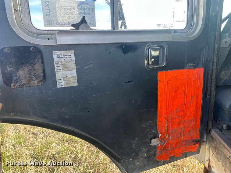 image for item DT7163 1988 Mack MR688S dump truck