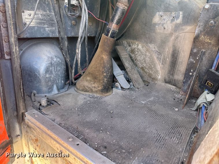 image for item DT7163 1988 Mack MR688S dump truck