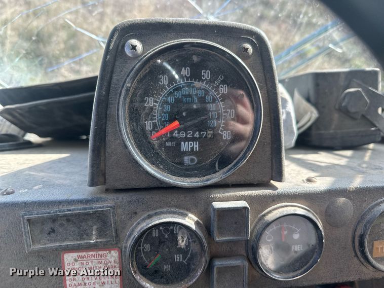 image for item DT7163 1988 Mack MR688S dump truck