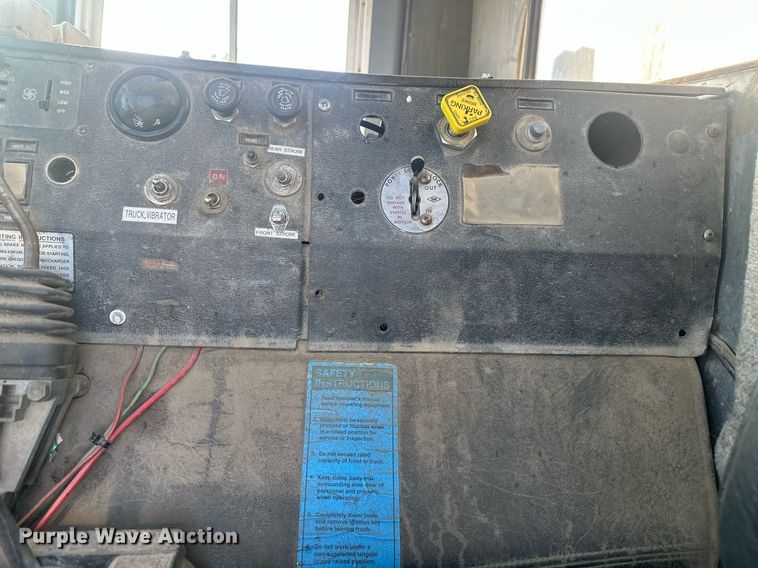 image for item DT7163 1988 Mack MR688S dump truck