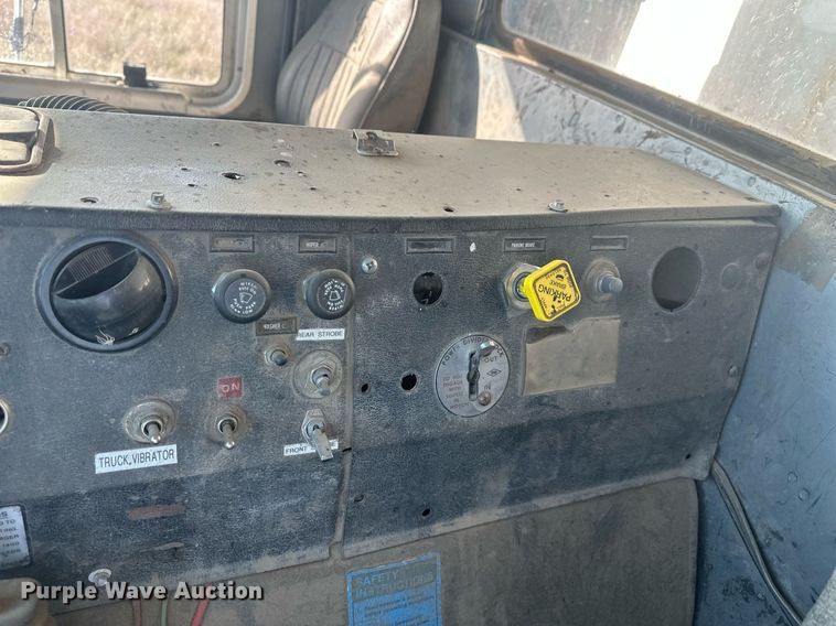 image for item DT7163 1988 Mack MR688S dump truck