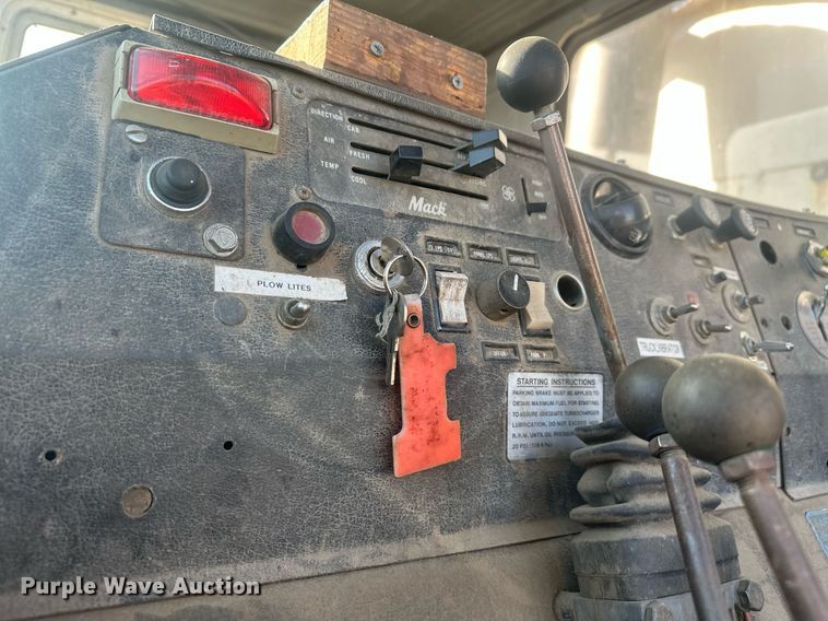 image for item DT7163 1988 Mack MR688S dump truck