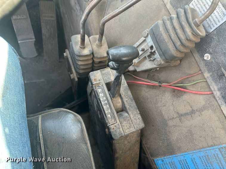 image for item DT7163 1988 Mack MR688S dump truck