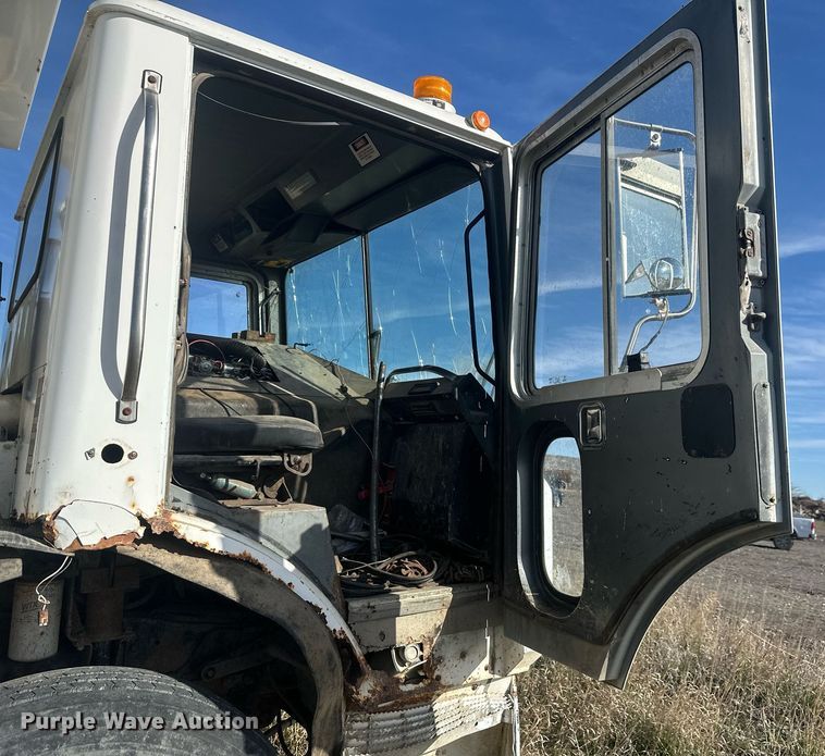 image for item DT7163 1988 Mack MR688S dump truck