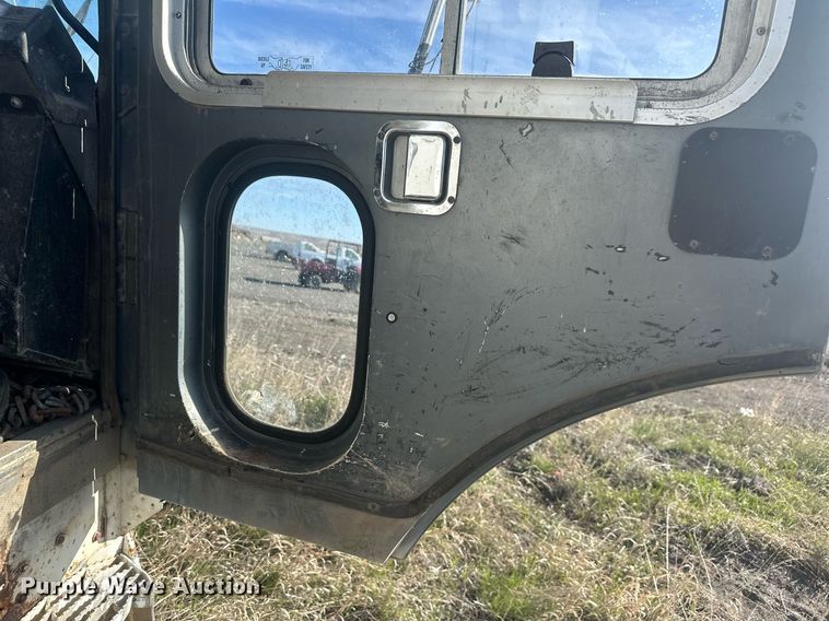 image for item DT7163 1988 Mack MR688S dump truck