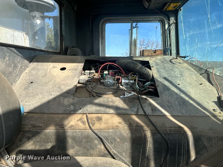 image for item DT7163 1988 Mack MR688S dump truck