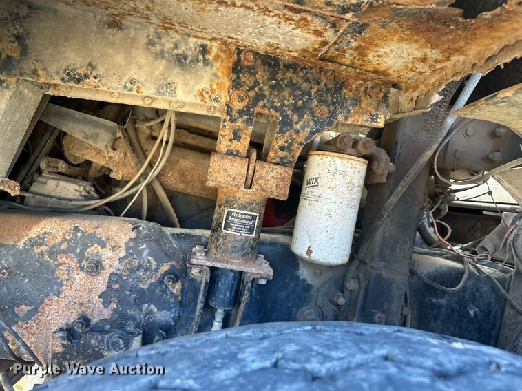 image for item DT7163 1988 Mack MR688S dump truck