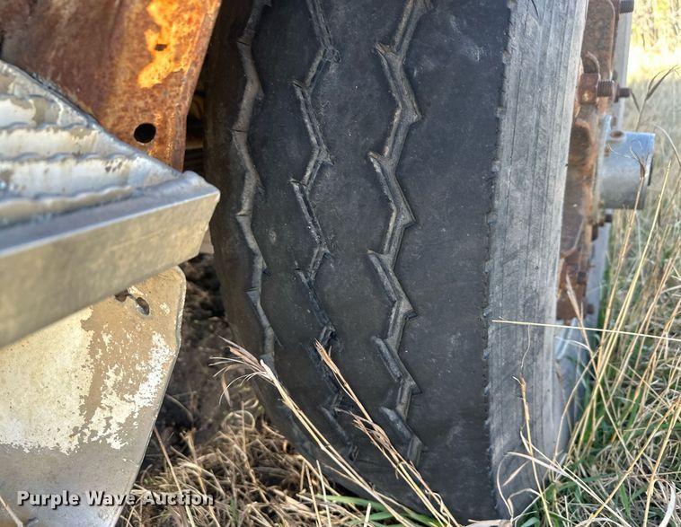 image for item DT7163 1988 Mack MR688S dump truck