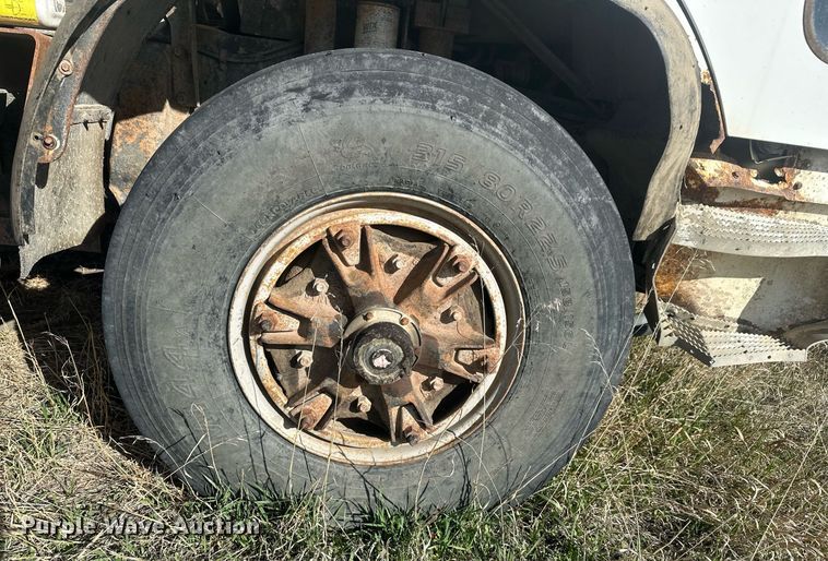 image for item DT7163 1988 Mack MR688S dump truck