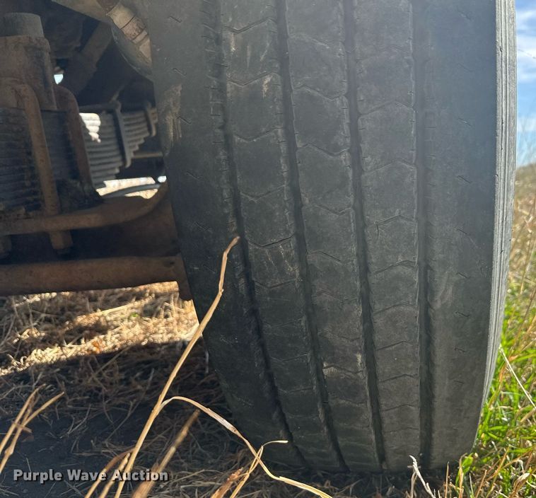 image for item DT7163 1988 Mack MR688S dump truck