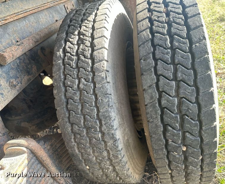 image for item DT7163 1988 Mack MR688S dump truck