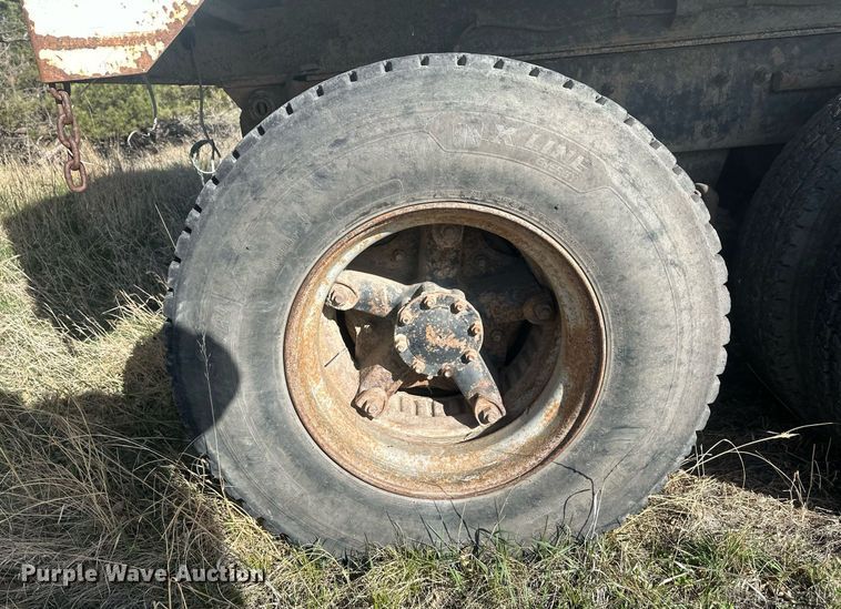 image for item DT7163 1988 Mack MR688S dump truck