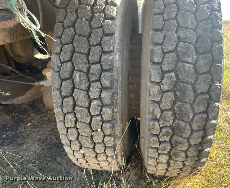 image for item DT7163 1988 Mack MR688S dump truck