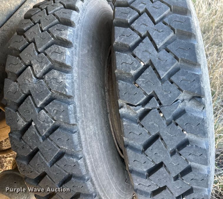 image for item DT7163 1988 Mack MR688S dump truck