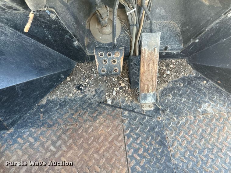 image for item DT7164 2003 Kawasaki Mule 3010 utility vehicle