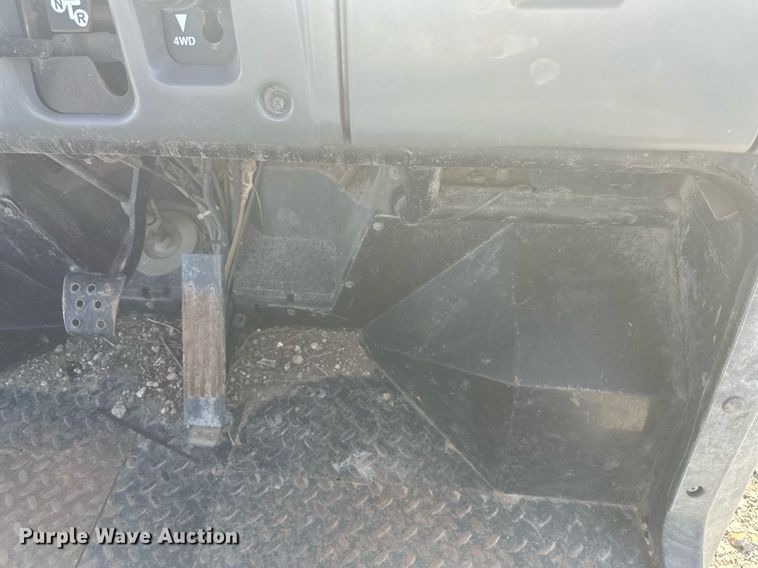 image for item DT7164 2003 Kawasaki Mule 3010 utility vehicle