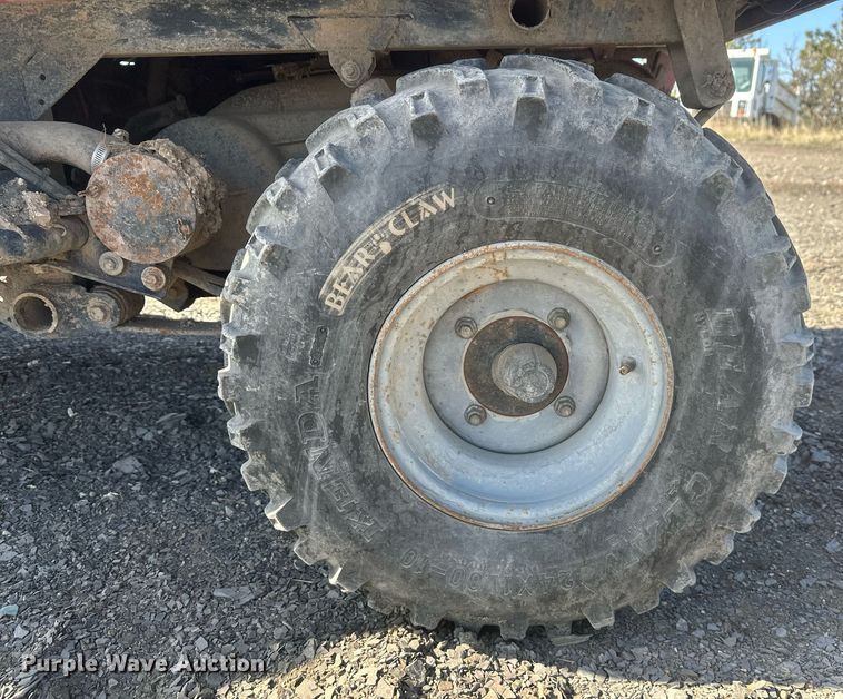 image for item DT7164 2003 Kawasaki Mule 3010 utility vehicle