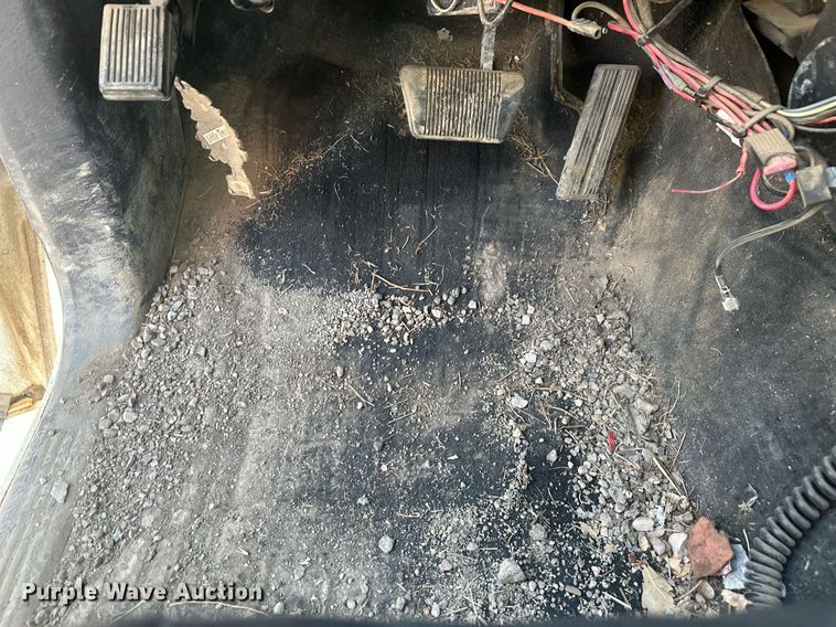 image for item DT7167 2004 Dodge Ram 2500 Quad Cab utility bed pickup truck