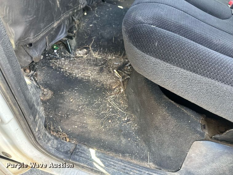 image for item DT7167 2004 Dodge Ram 2500 Quad Cab utility bed pickup truck