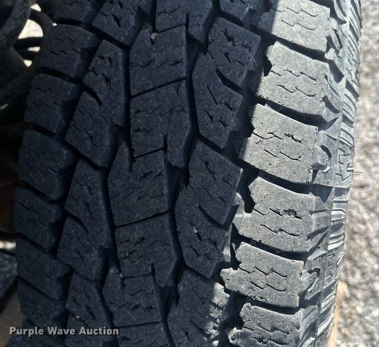 image for item DT7167 2004 Dodge Ram 2500 Quad Cab utility bed pickup truck