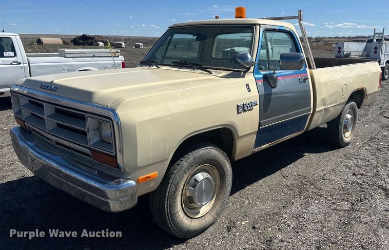 image for item DT7169 1988 Dodge Ram 250 pickup truck