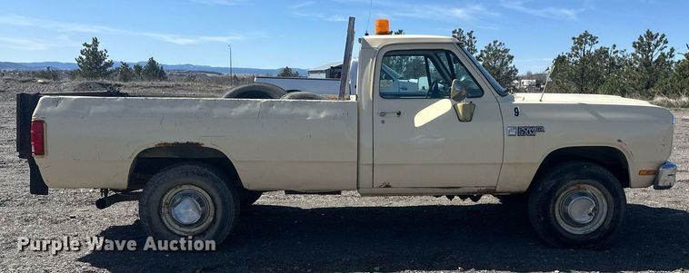 image for item DT7169 1988 Dodge Ram 250 pickup truck