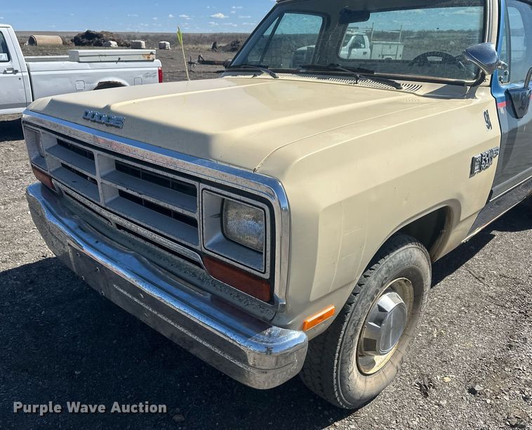image for item DT7169 1988 Dodge Ram 250 pickup truck