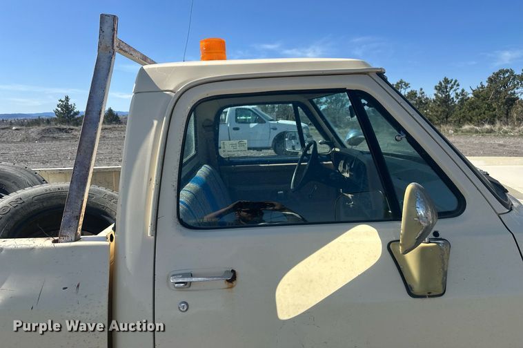 image for item DT7169 1988 Dodge Ram 250 pickup truck