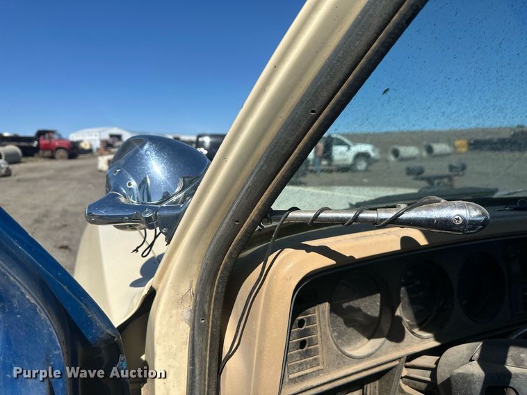 image for item DT7169 1988 Dodge Ram 250 pickup truck