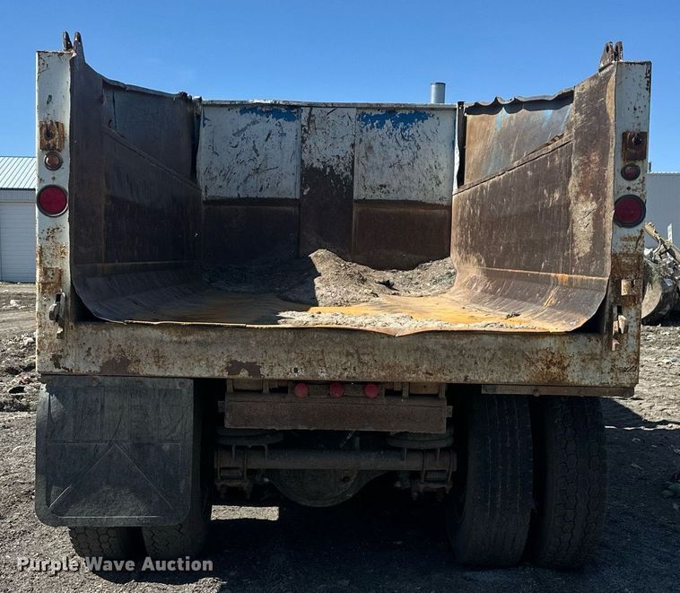 image for item DT7171 1987 Freightliner FLC dump truck