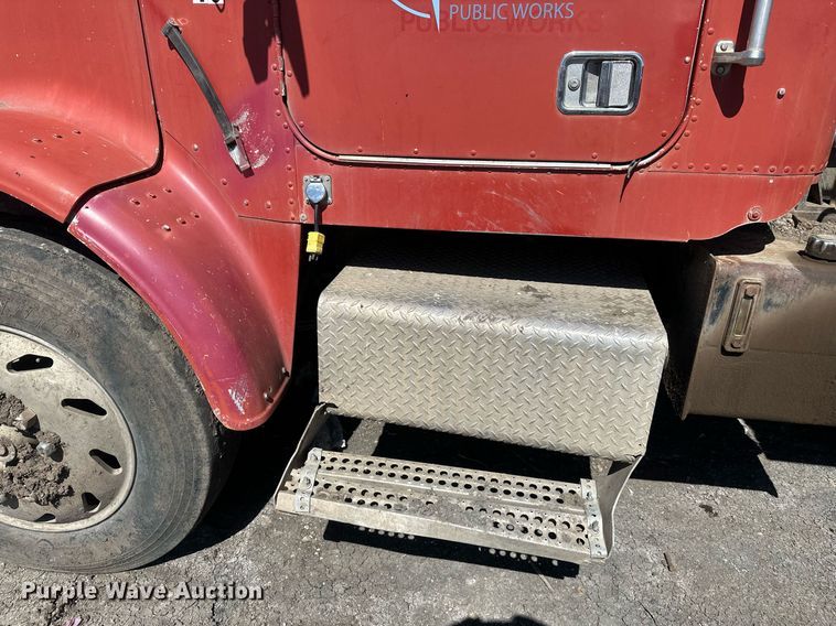 image for item DT7171 1987 Freightliner FLC dump truck