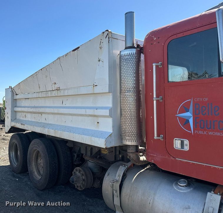 image for item DT7171 1987 Freightliner FLC dump truck