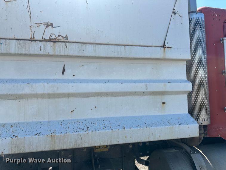 image for item DT7171 1987 Freightliner FLC dump truck