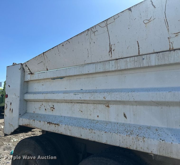 image for item DT7171 1987 Freightliner FLC dump truck