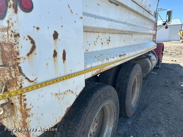 image for item DT7171 1987 Freightliner FLC dump truck