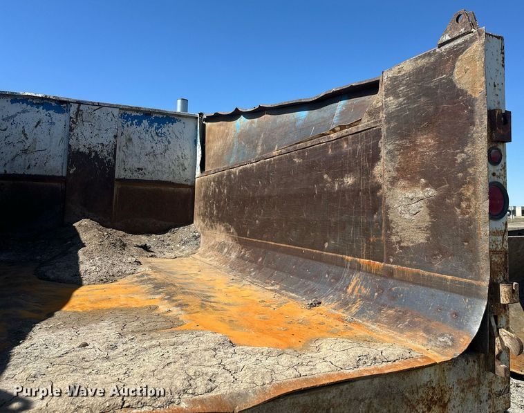 image for item DT7171 1987 Freightliner FLC dump truck