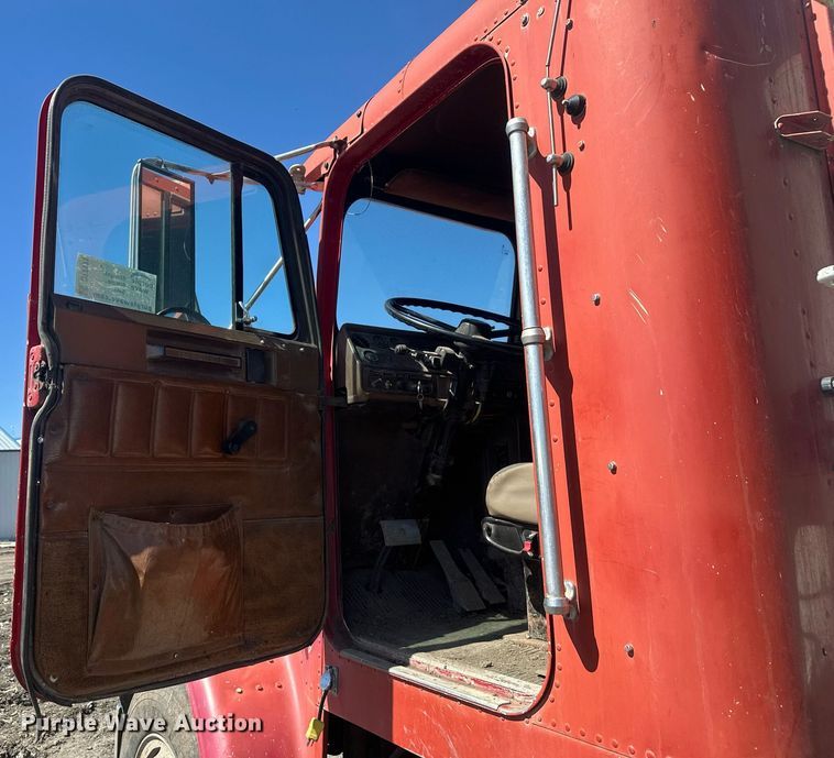 image for item DT7171 1987 Freightliner FLC dump truck