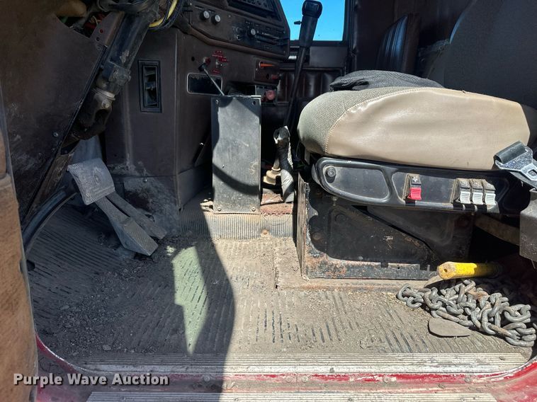 image for item DT7171 1987 Freightliner FLC dump truck