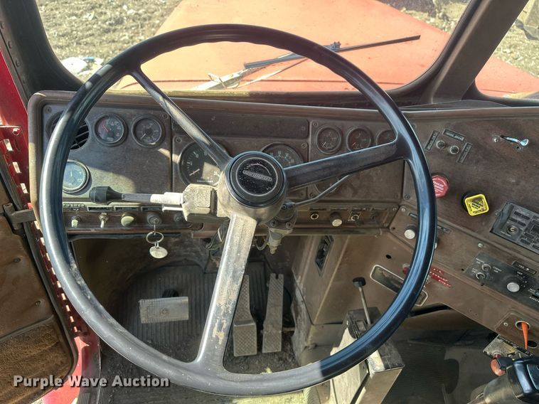 image for item DT7171 1987 Freightliner FLC dump truck