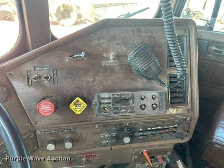 image for item DT7171 1987 Freightliner FLC dump truck