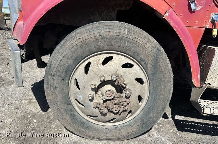 image for item DT7171 1987 Freightliner FLC dump truck