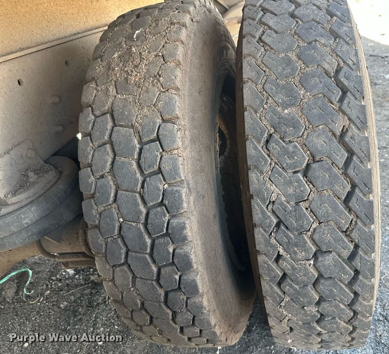 image for item DT7171 1987 Freightliner FLC dump truck