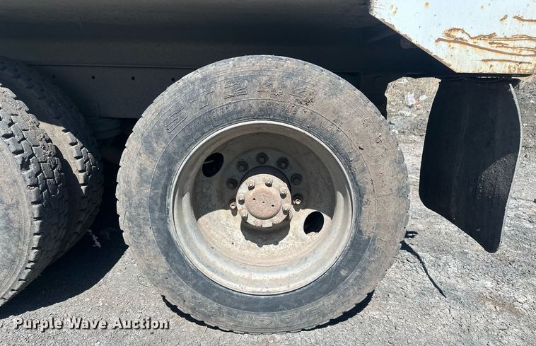 image for item DT7171 1987 Freightliner FLC dump truck