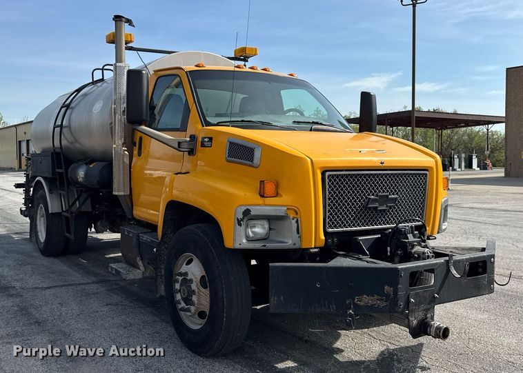 image for item DU3469 2006 Chevrolet C7500 oil distributor truck