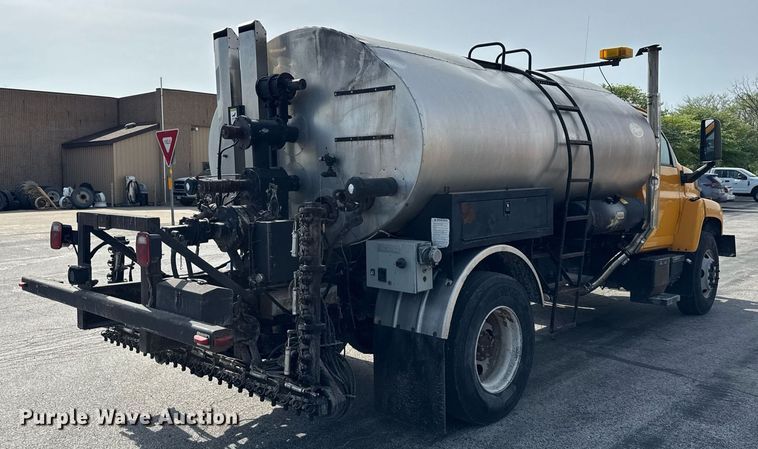 image for item DU3469 2006 Chevrolet C7500 oil distributor truck