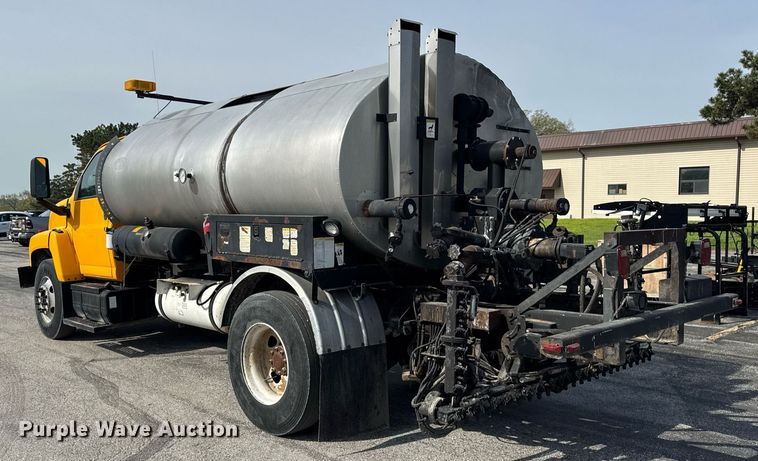 image for item DU3469 2006 Chevrolet C7500 oil distributor truck