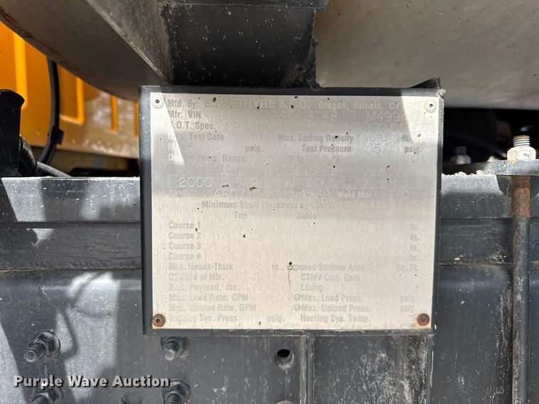 image for item DU3469 2006 Chevrolet C7500 oil distributor truck